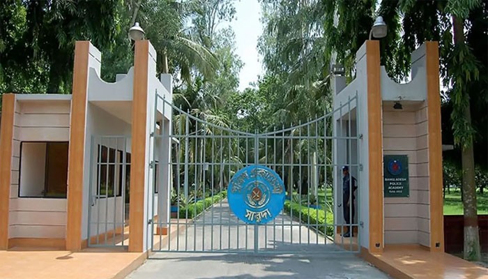 পুলিশ একাডেমি থেকে পালিয়েছেন ডিআইজি এহসানুল্লাহ পুলিশ একাডেমি থেকে পালিয়েছেন ডিআইজি এহসানুল্লাহ