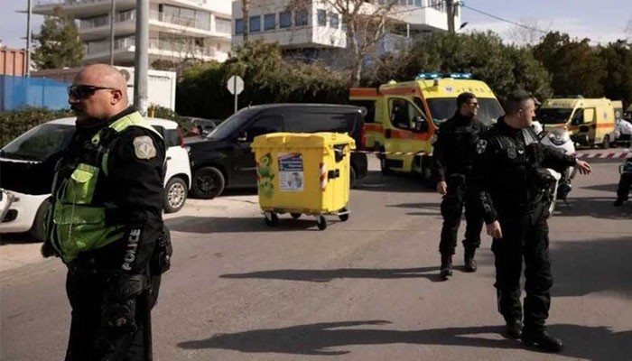 গ্রিসে বন্দুকধারীর গুলিতে নারীসহ নিহত ২