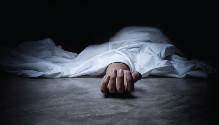 বাড্ডায় বাসা থেকে নারী-পুরুষের অর্ধগলিত মরদেহ উদ্ধার বাড্ডায় বাসা থেকে নারী-পুরুষের অর্ধগলিত মরদেহ উদ্ধার