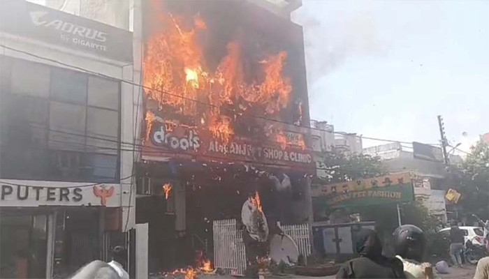 ​ভারতের উত্তর প্রদেশে কোচিং সেন্টারে ভয়াবহ আগুন, নিহত অন্তত ১৩
