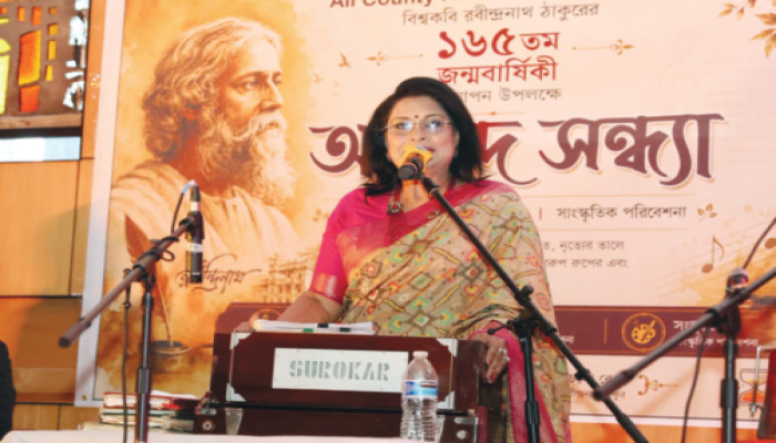 ​‘আনন্দ সন্ধ্যা’য় দর্শক শ্রোতাদের উপচে পড়া ভিড়