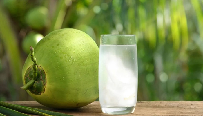 ​কিডনি রোগীদের এড়িয়ে চলতে হবে ডাবের পানি