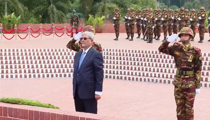 ​জাতীয় স্মৃতিসৌধে নবনির্বাচিত রাষ্ট্রপতির শ্রদ্ধা