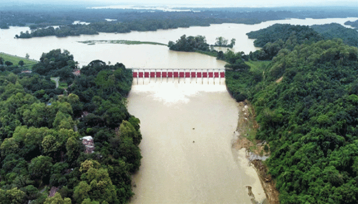 খোলা হলো কাপ্তাই বাঁধের ১৬ জলকপাট, জরুরি বার্তা জারি
