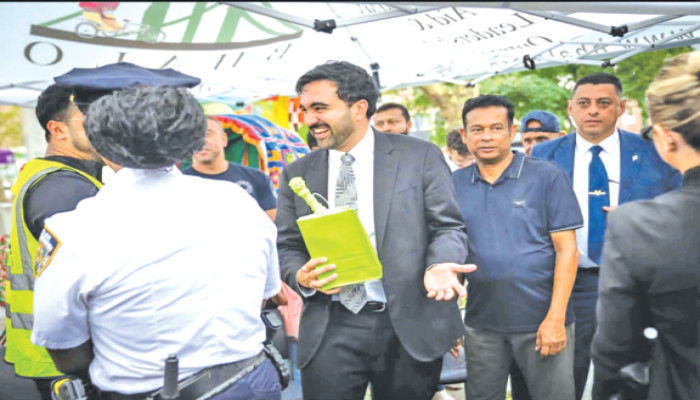 ​‘ভালো’র উদ্যোগে ৬শ শিক্ষার্থীকে শিক্ষাসামগ্রী বিতরণ নিউইয়র্কে