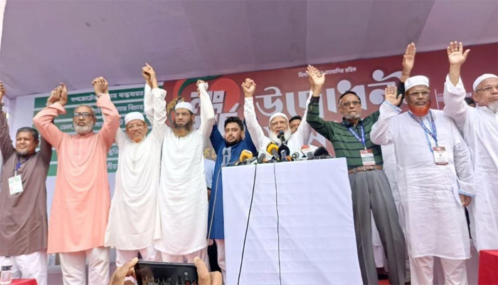 ​চট্টগ্রাম অভিমুখে ১১ দলীয় ঐক্যের লংমার্চ শুরু