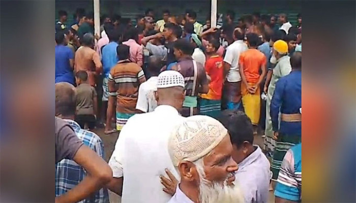 কুড়িগ্রামে সার নিয়ে আবারও উত্তেজনা, কৃষি কর্মকর্তা অবরুদ্ধ