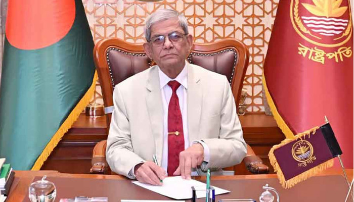 ​পরিবর্তনশীল বিশ্বের সঙ্গে তাল মিলিয়ে শিক্ষার মান বাড়াতে হবে : রাষ্ট্রপতি