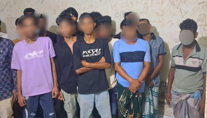 ​কুমিল্লায় পুলিশের রাতভর সাঁড়াশি অভিযানে আটক ২৫৪