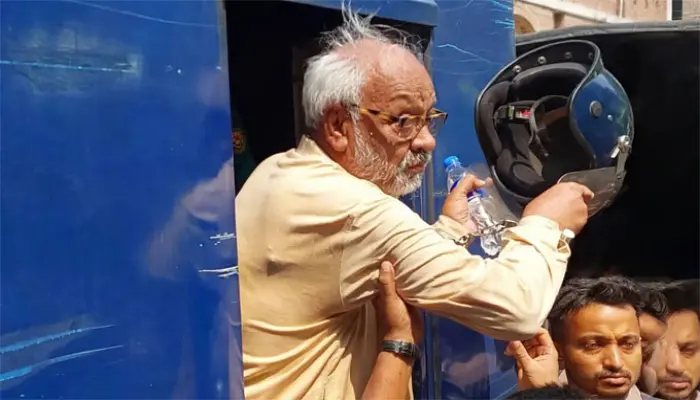 ‘অবৈধ আদেশ মানি না’, আদালতে হেলমেট ছুড়ে আখতারুজ্জামান