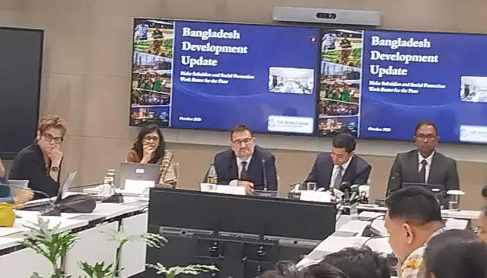 ফ্যামিলি কার্ডে সাড়ে ২৮ লাখ মানুষ দারিদ্র্য থেকে মুক্ত হতে পারে: বিশ্বব্যাংক