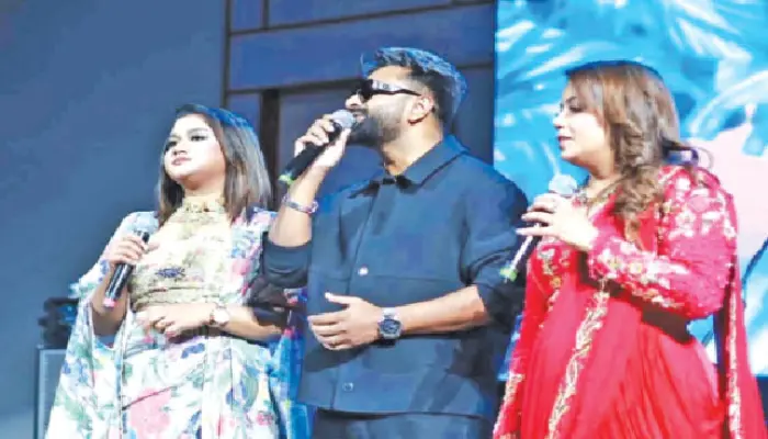 মঞ্চ মাতালেন ইমরান, কণা ও ঝিলিক