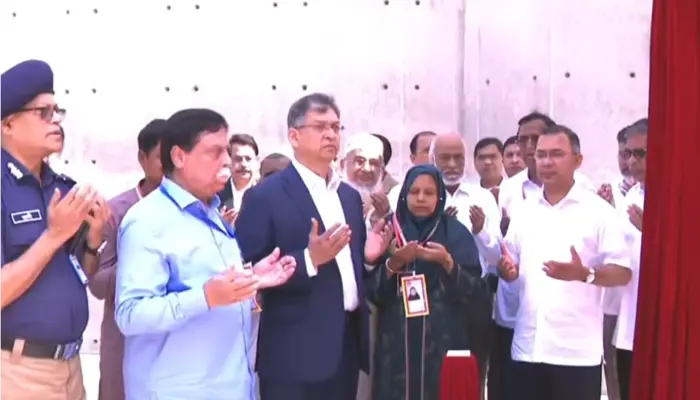 ওসমানী উদ্যানে ‘জুলাই স্মৃতিস্তম্ভ’ উদ্বোধন করলেন প্রধানমন্ত্রী