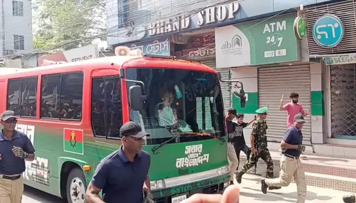 শারদীয় দুর্গোৎসবে পূজামণ্ডপ পরিদর্শনে রংপুরে পৌঁছেছেন প্রধানমন্ত্রী