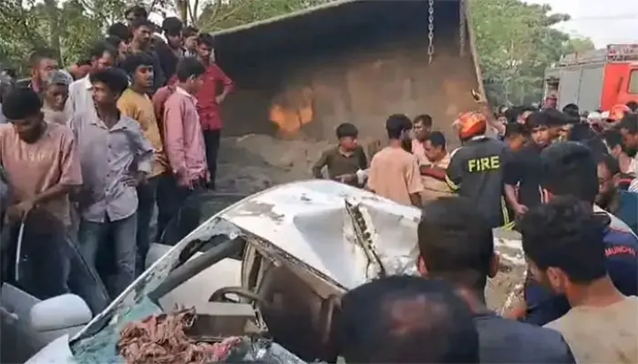ফরিদপুরে ট্রাকের নিচে প্রাইভেটকার-ইজিবাইক, মা-ছেলেসহ নিহত ৩