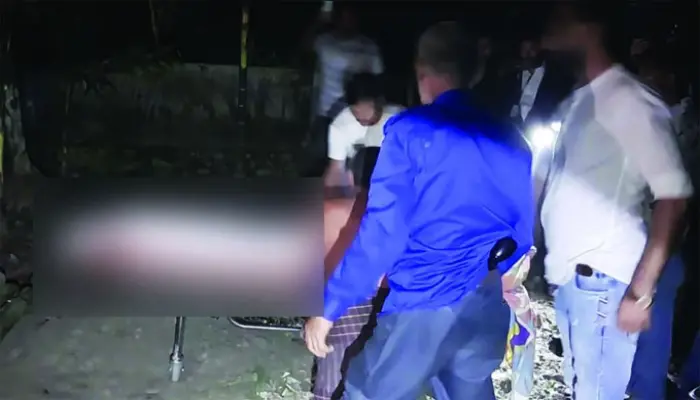 অবশেষে রাত দেড়টায় বীর মুক্তিযোদ্ধা মানিক পশারীর দাফন সম্পন্ন