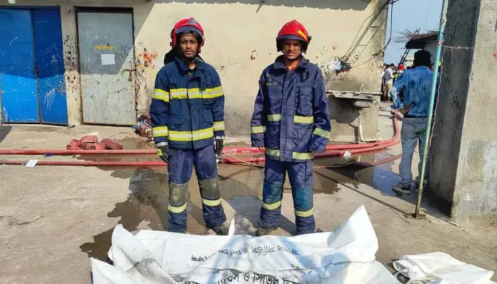 কেরাণীগঞ্জে প্লাস্টিক কারখানায় আগুনে একজনের মৃত্যু