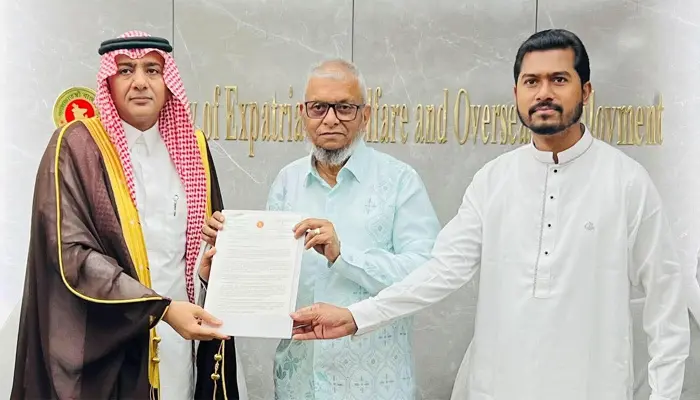 আকামার মেয়াদ শেষ হলেও সৌদি আরবে প্রবেশের সুযোগ পাবেন প্রবাসীরা: মন্ত্রী