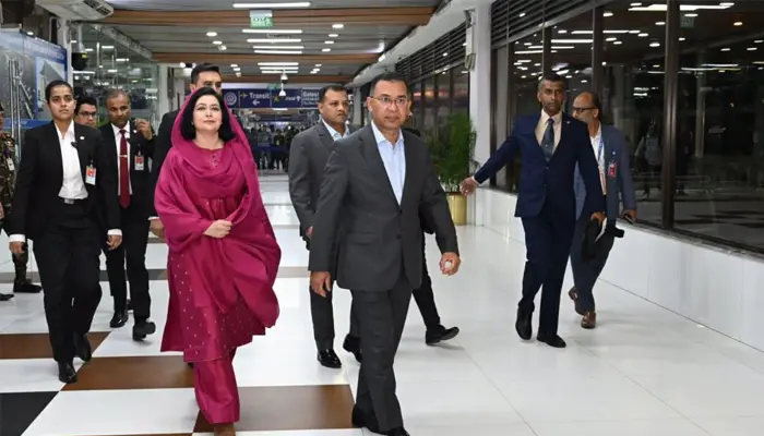 প্রধানমন্ত্রীকে বহনকারী বিমানে যান্ত্রিক ত্রুটি, যাত্রায় বিলম্ব