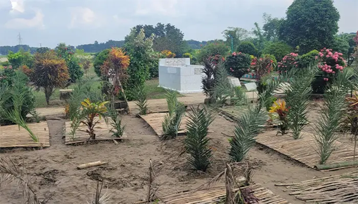 পাবনায় বজ্রপাতে নিহত ৬ শিশু-কিশোরের দাফন সম্পন্ন
