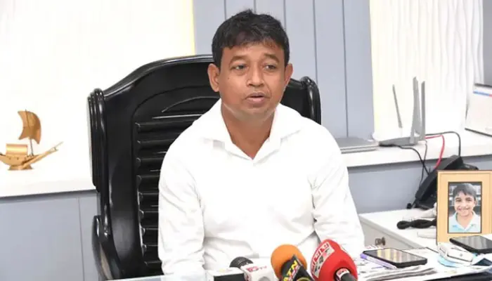 চাকরি হারালেন ডিবির হারুনসহ ৭ পুলিশ কর্মকর্তা